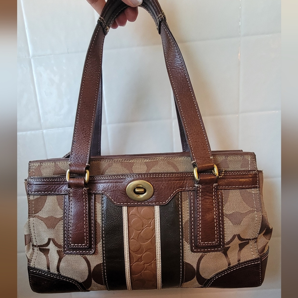 Coach Vintage Hampton Medium Hobo Shoulder Bag